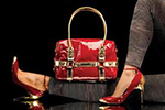 Стильная красная сумка: как выбрать, с чем носить?